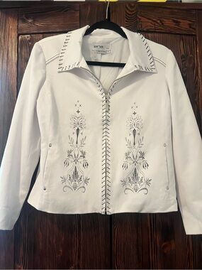 Lanalee petite White Zip-Front Jacket with Black Embroidered Detail